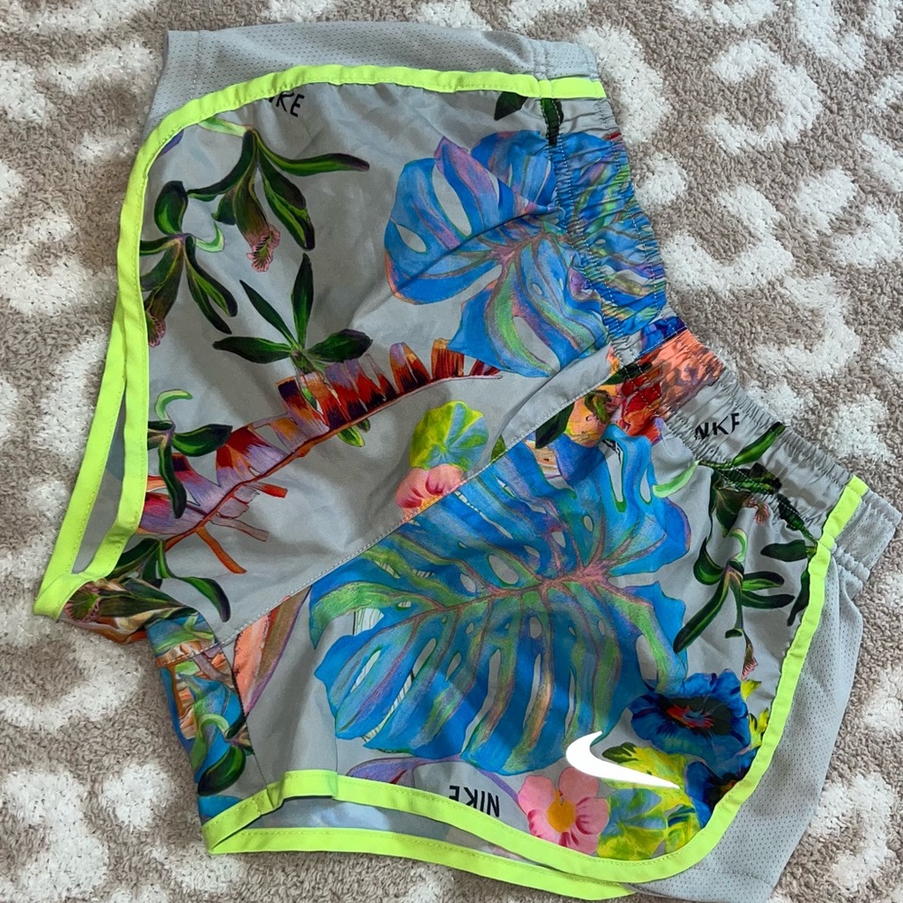 Nike Tempo Dri-Fit Women's Tropical Parrot Running Shorts Lined